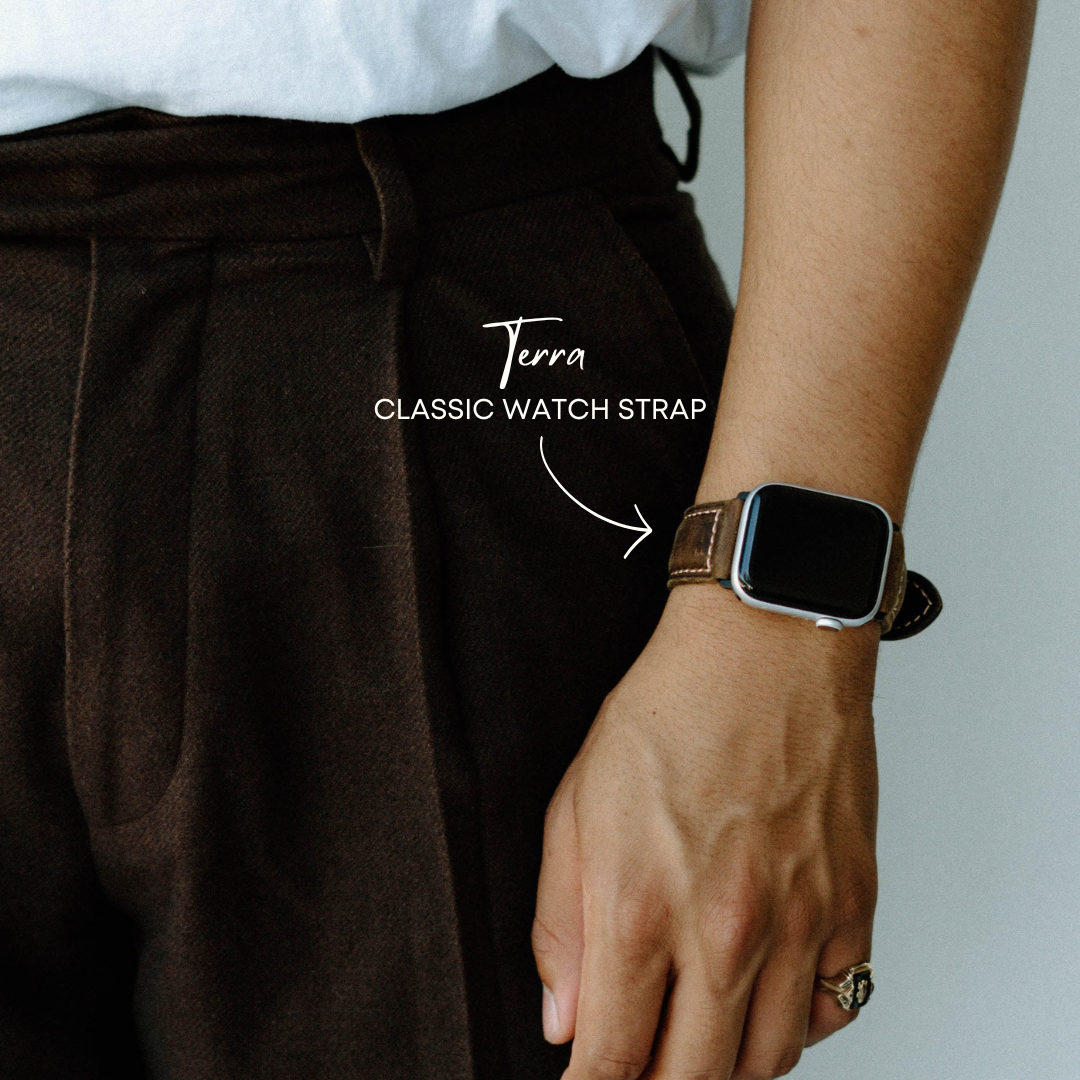 Terra CLASSIC WATCH STRAP — brown leather smartwatch strap on wrist
