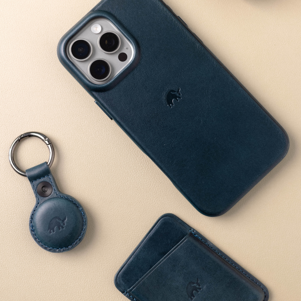 The Flex Case in Ocean color with a matching keychain and cardholder on a beige background.