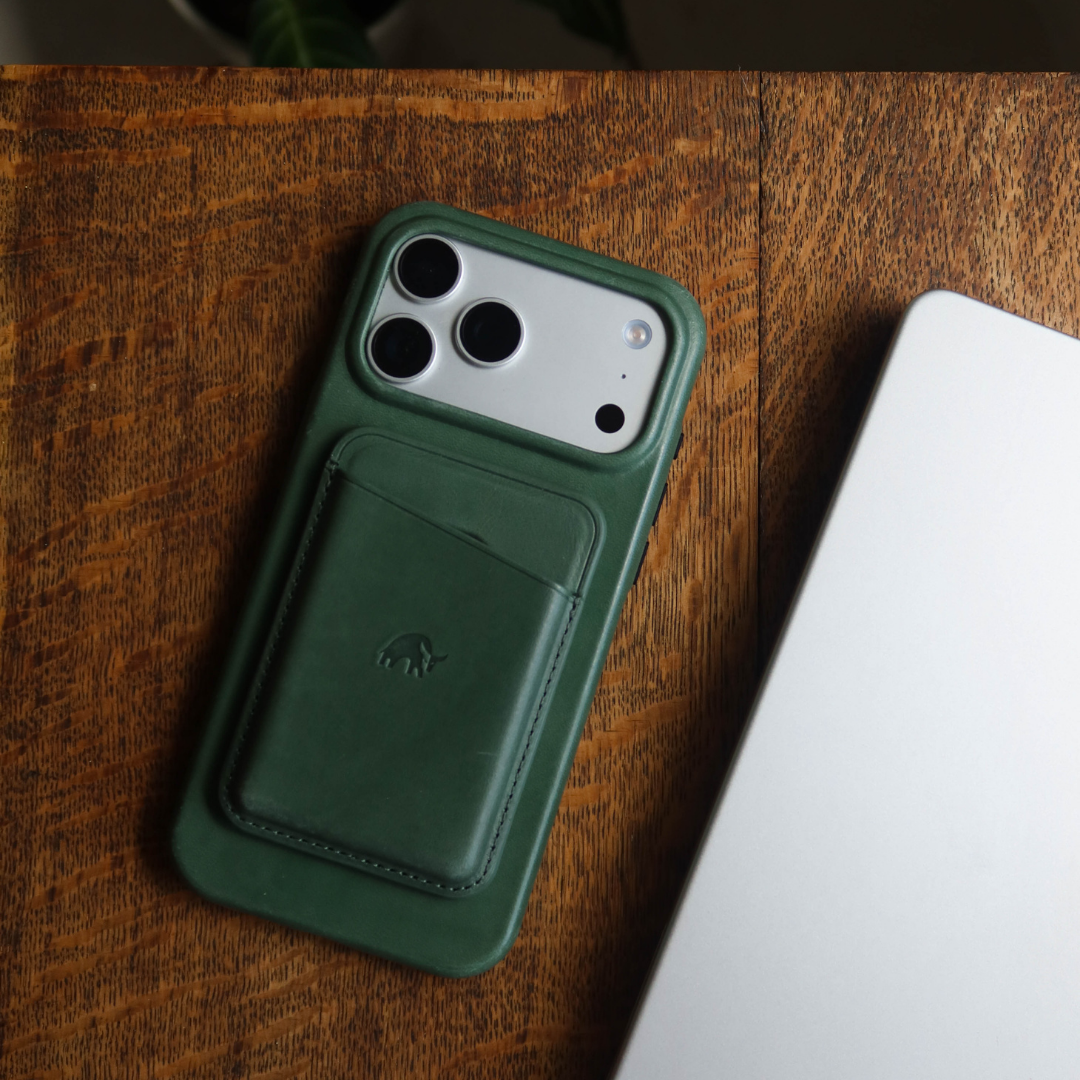 LIMITED EDITION Leather Magnetic Wallet - EVERGREEN