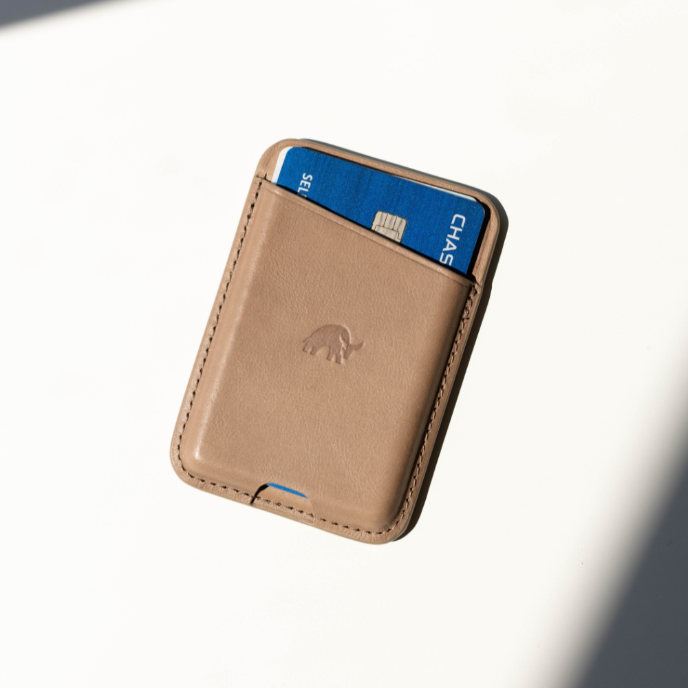 Leather NavSafe Wallet in DUNE color with a card inserted, featuring Bullstrap logo.