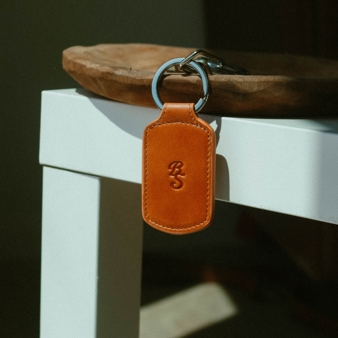 The Trace Trackable Keychain - SIENNA – Bullstrap