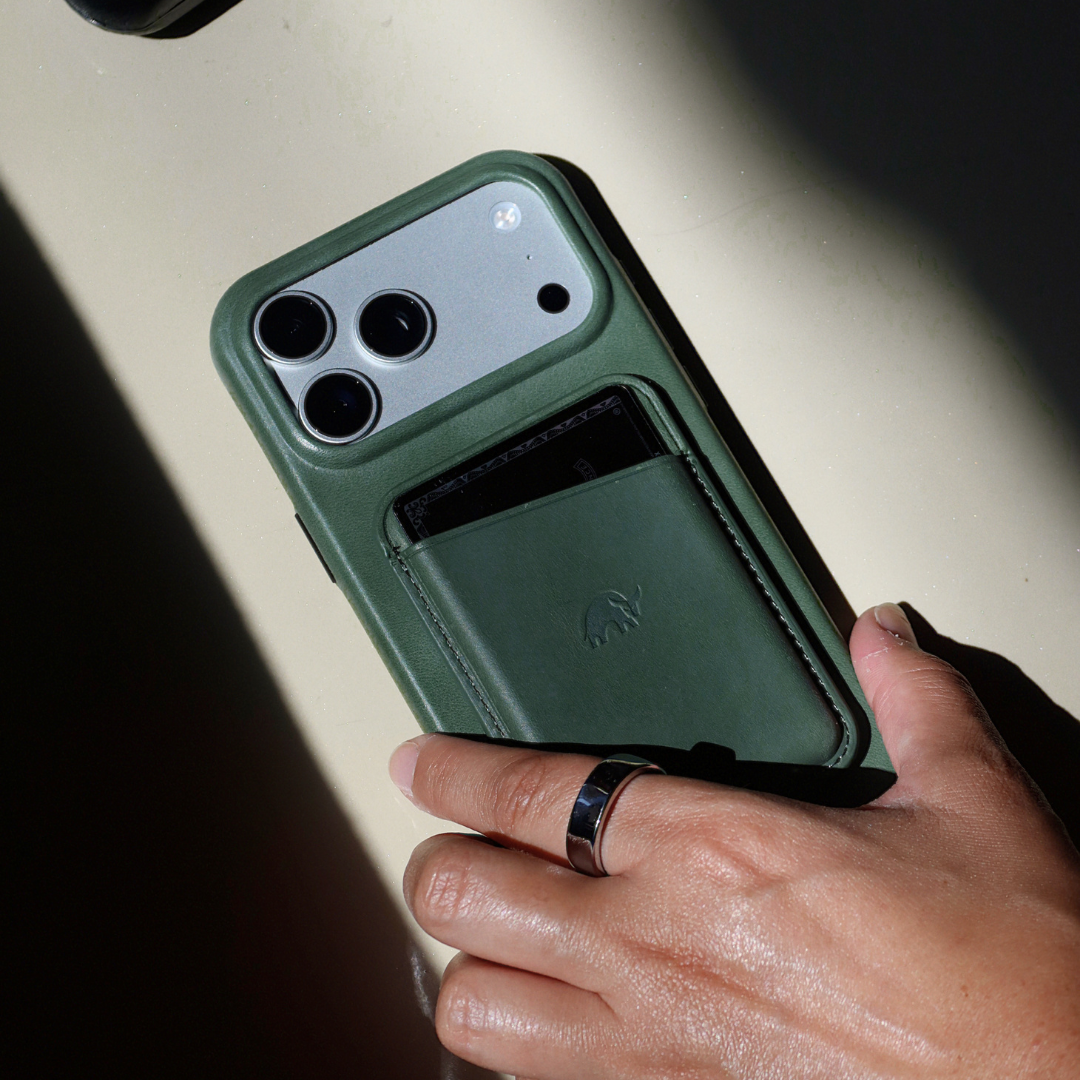 LIMITED EDITION Leather Magnetic Wallet - EVERGREEN