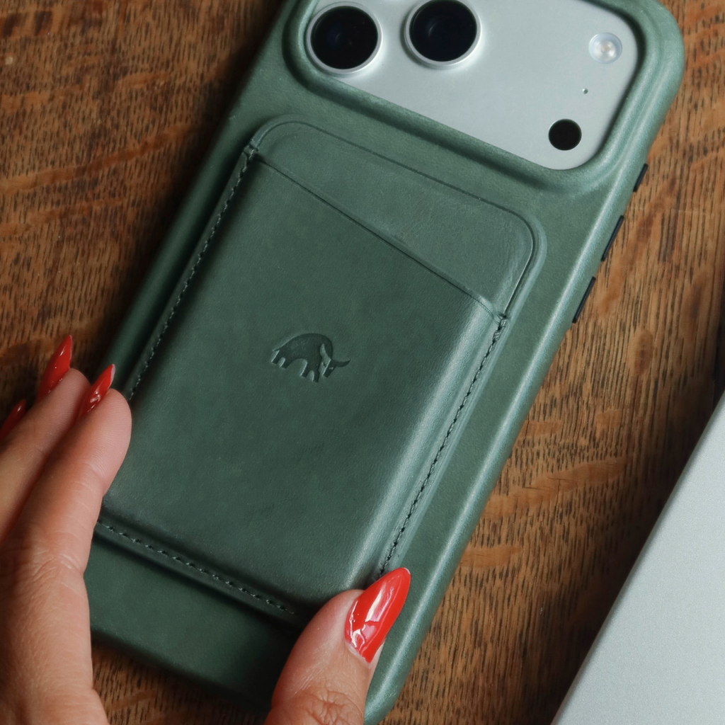 LIMITED EDITION Leather Magnetic Wallet - EVERGREEN