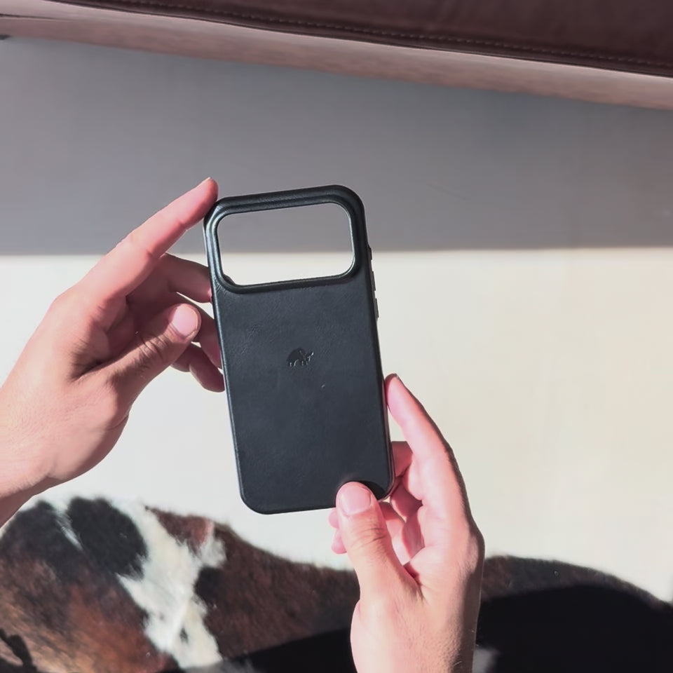 The Original Leather Case - BLACK EDITION – Bullstrap