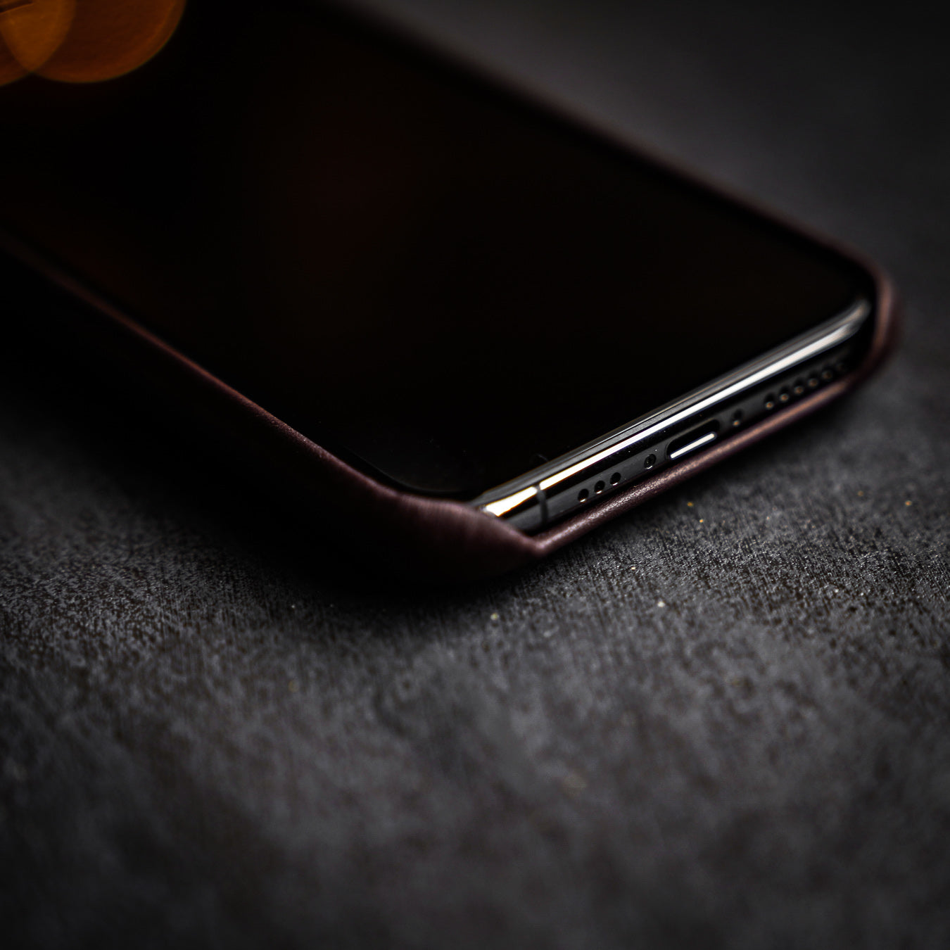 Close-up of the Minimalist Portfolio Case in Bourbon color, showing the edge and design details.